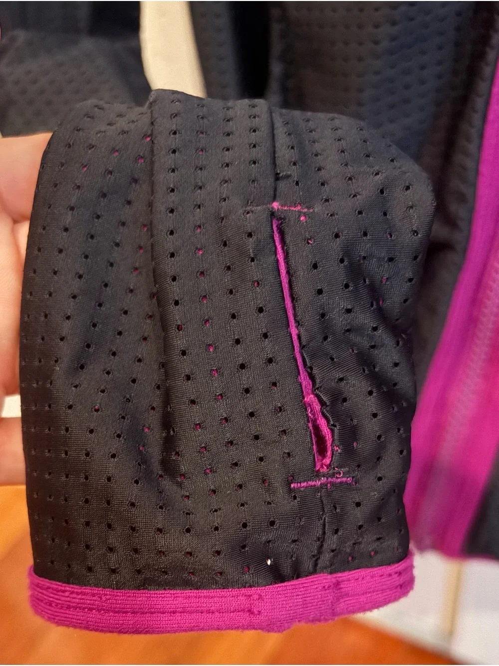 Lululemon Find Your Bliss Reversible Jacket in Black/Plum, size 4
